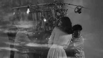 Now, we don't want to land in that mess. - The Three Stooges Meet Hercules