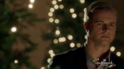 ♪ Now it feels like Christmas
at last ♪ - Enchanted Christmas