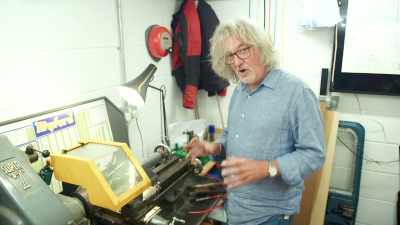 Now, finally, we're ready
to perform the operation - James May and the Dull Men