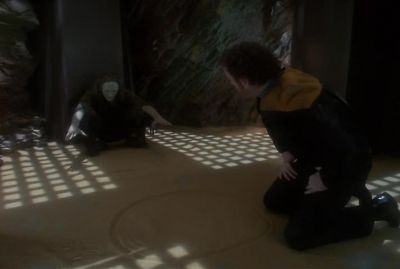 Now... gaze into the circle. - Star Trek: Deep Space Nine