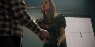 Now, give me the gun
before you ruin your life. - Soccer Mom Madam