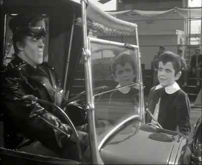 Now, give her the gun
when you get the green flag. - The Munsters