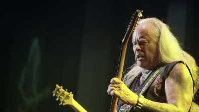 Now we got Ricky Medlocke
playing his guitar. - If I Leave Here Tomorrow: A Film About Lynyrd Skynyrd