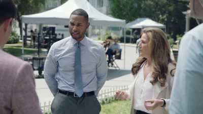 - Now that he's next
to a white woman, - American Auto