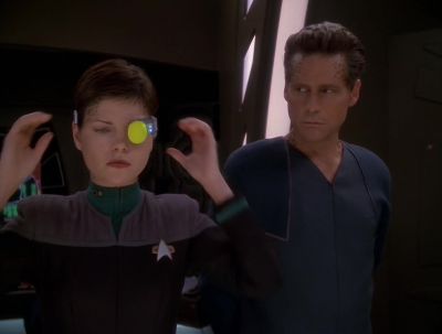 Now hold the weapon
as if you're going to use it. - Star Trek: Deep Space Nine