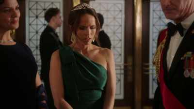 Now, I believe we've kept
everyone waiting long enough. - The Princess and the Bodyguard