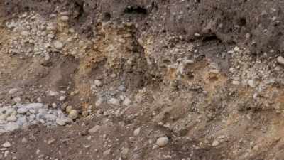 Now I can also see it,
below the layer of larger stone. - Secrets of the Underground
