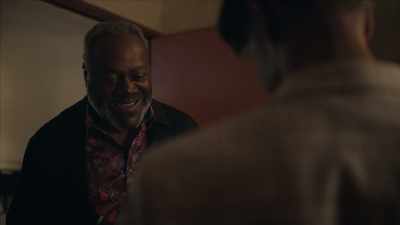 Now I see why you needed these
Coltrane classics.[ Chuckles ] - The Rookie: Feds