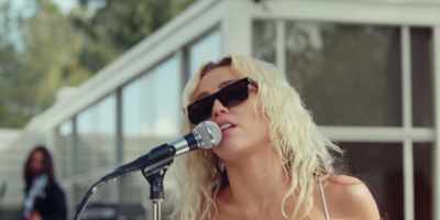 ♪ Now I had time to think it over ♪ - Miley Cyrus - Endless Summer Vacation (Backyard Sessions)