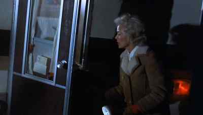 Now, I want you to get
inside the camper... - Night of the Lepus