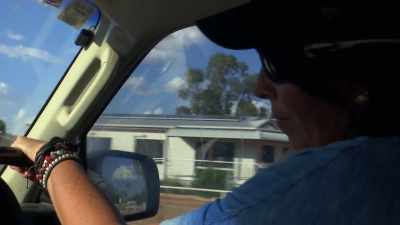 Now it's a rush to
opal buyer Matt Thompson. - Outback Opal Hunters