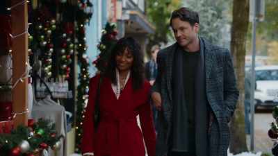 Now it's a- - Magic in Mistletoe