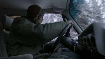Now it's cutting through
the snowbanks a lot better. - Life Below Zero: Next Generation