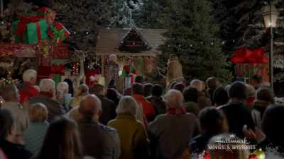 Now, it's time to take the River's
Crossing Christmas pledge. - A Veteran's Christmas