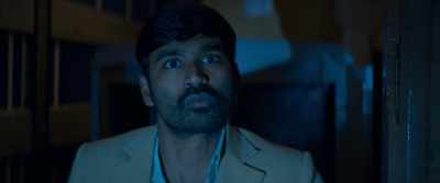 Now, just stay there and look pretty. - The Extraordinary Journey of the Fakir