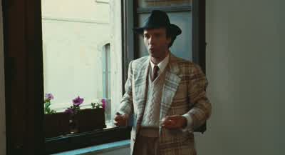 Now l have to wait one hourfor his substitute. - Life Is Beautiful