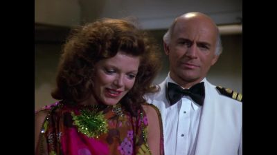 Now, let me see...I...I see a
man. - The Love Boat