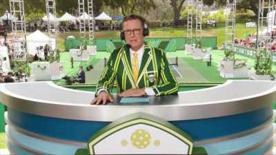 -NOW LET'S SAY HI
TO OUR SIDELINE REPORTER, - Pickled