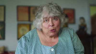 Now, make very clear
that's not sexual intercourse. - Miriam Margolyes: Australia Unmasked