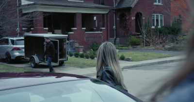 - Now, someone new is moving in.
- Why are you counting? - If I Go Missing