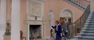 Now we return to the main hall. - The Grass Is Greener