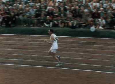 Now Richards makes a fighting effort
to overtake Cabrera. - XIVth Olympiad: The Glory of Sport