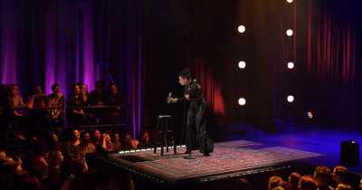 ♪  Now your scent on my pillow's faded ♪ - Jenny Slate: Stage Fright