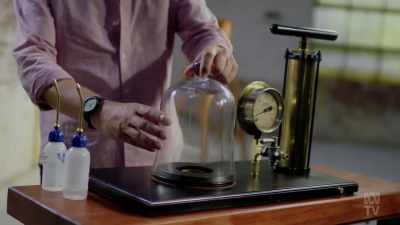 Now, we seal up the chamber, - Aussie Inventions That Changed The World