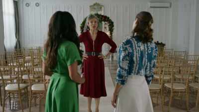 Now she's having the chef
remake all the desserts, - The Groomsmen: First Look