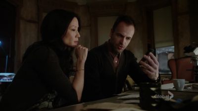 Now she's panicking. - Elementary