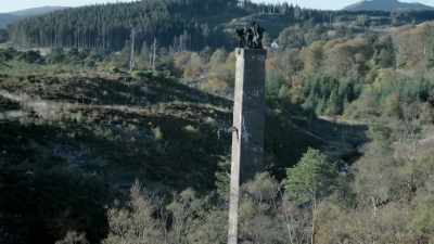 Now start walking. Keep your arm
out. Come on, let's walk. - Celebrity SAS: Who Dares Wins