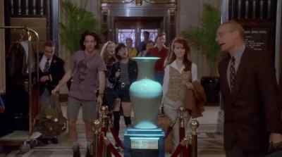Now... stay here, don't touch,
and don't move. - National Lampoon's Senior Trip