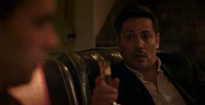 -Now steady.
-The point is, Trent, - Surviving Christmas with the Relatives