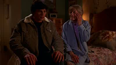 Now, take my hand. - Smallville