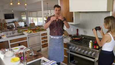 Now take two árbol chiles. - Okay. - Selena + Chef