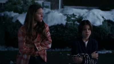 Now that we know that this
is in fact Mistletoe Manor, - Mystery on Mistletoe Lane