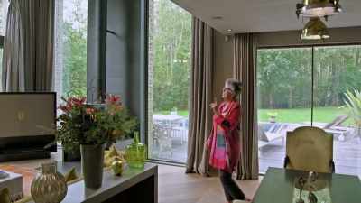 Now, that's called Italian
stringing. - Extraordinary Escapes with Sandi Toksvig