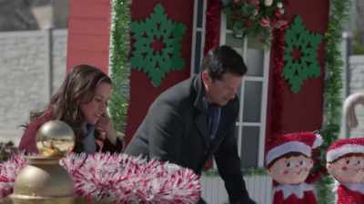 Now that the Jolly
Johnsons are moving in, - Haul Out the Holly: Lit Up