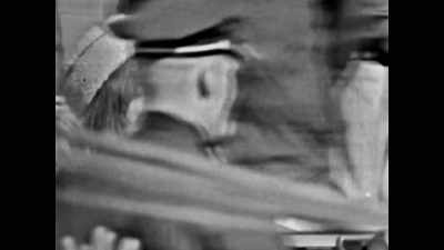 Now the motorcade will
very shortly start to move out - JFK: What The Doctors Saw