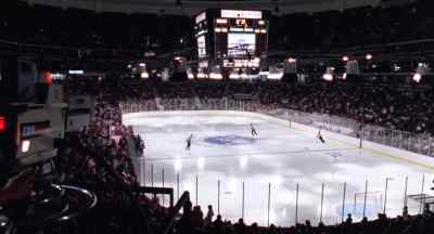Now the two teams gather
at their respective benches. - D2: The Mighty Ducks
