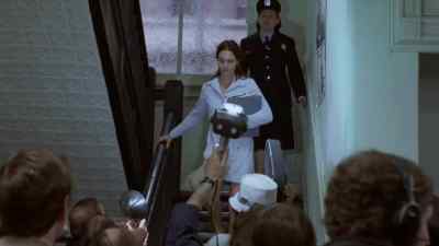 -Now, there she comes.
-She's coming. - The Gang That Couldn't Shoot Straight
