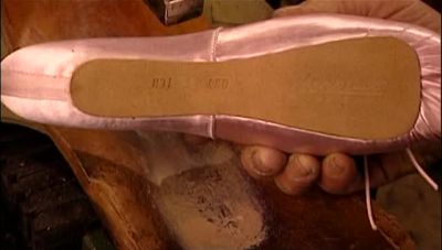 NOW THEY CAN REMOVE THE SHOE
FROM THE FORM. - How It's Made