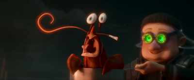 - Now time to eat.
- [Louie screaming] - Hitpig!