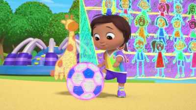 Now we try to kick the ball
into the net and score goals. - CoComelon Lane