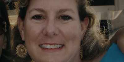 Now, to walk over to her... - Low Country: The Murdaugh Dynasty