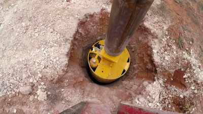 Now we'll put this belling-out
machine down to the level. - Outback Opal Hunters