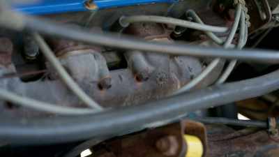 Now, we're dealing
with the passenger side
manifold - Shorty's Dream Shop