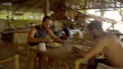 Now we're going to have some food. - Race Across the World