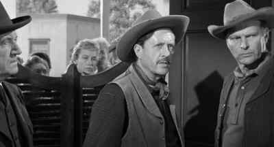 Now, what do you suppose
ever made him settle here, - The Fastest Gun Alive