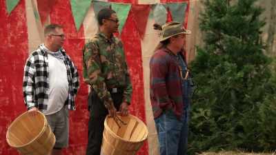 Now what we got
going on in here, - Moonshiners: Master Distiller